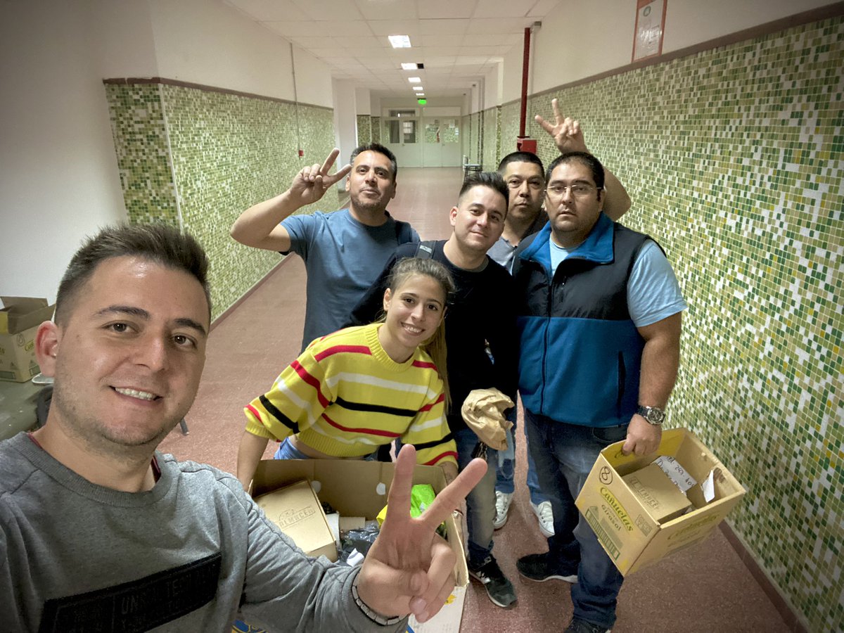 ¡Con estos grosos fiscalizamos en la escuela 707 de km8, sumado a algunos más que no llegaron a la foto. Lo más importante… la predisposición y la buena onda que le pusieron ✌🏼Hay semillero de zona norte 👏🏼🗳☀️