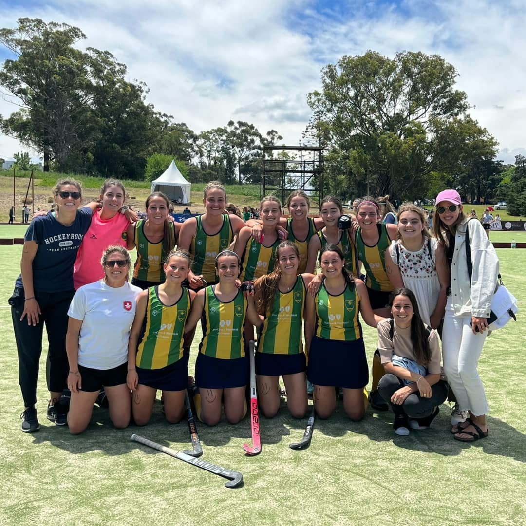 CeibosHockey's tweet photo. ¡Campeones de la Copa de Bronce! La S18 se llevó la copa en el torneo Valentin, la primera para este equipo #ASeguirCreciendo https://t.co/1TimHXYze5