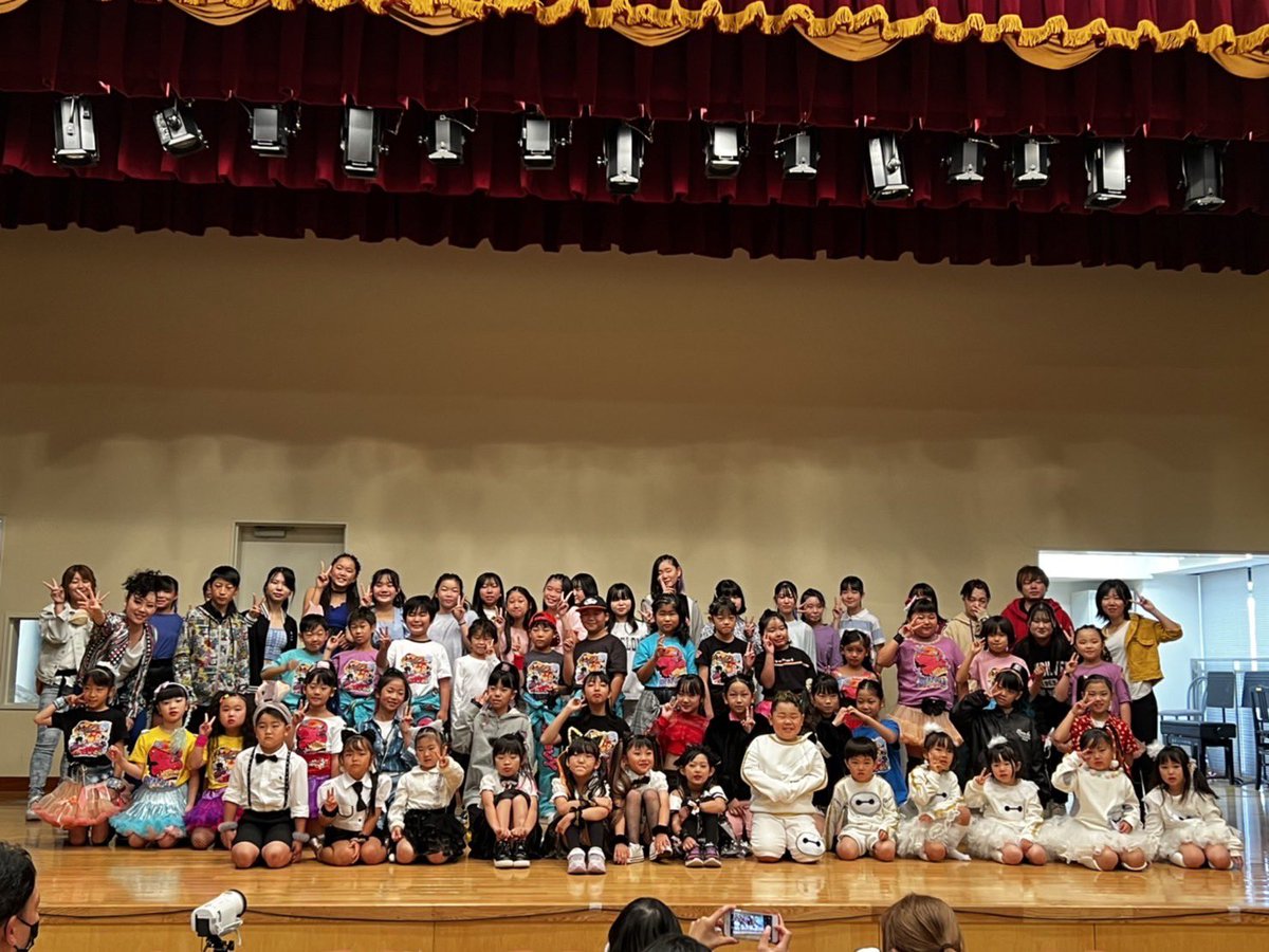 SPARKLE_dnc's tweet photo. ❄☃🎅🎁💕🎄🎂✨🎄🎁🎅

11/15(月)

おはようございます☀️

スタジオ発表会 1日目
昨日楽しく終わりました🎶

生徒さん ॑⸜(* ॑꒳ ॑*  )⸝⋆*☆.｡.:*・
キラキラ✨
かわいい💕
かっこいい🤩
ステキ♥️

11/28が楽しみ🌈

少しお疲れのMOMOKA
本日パパの現場仕事💦
(´இ_இ`)ｸｽﾝってなってた https://t.co/adhUobzLdh