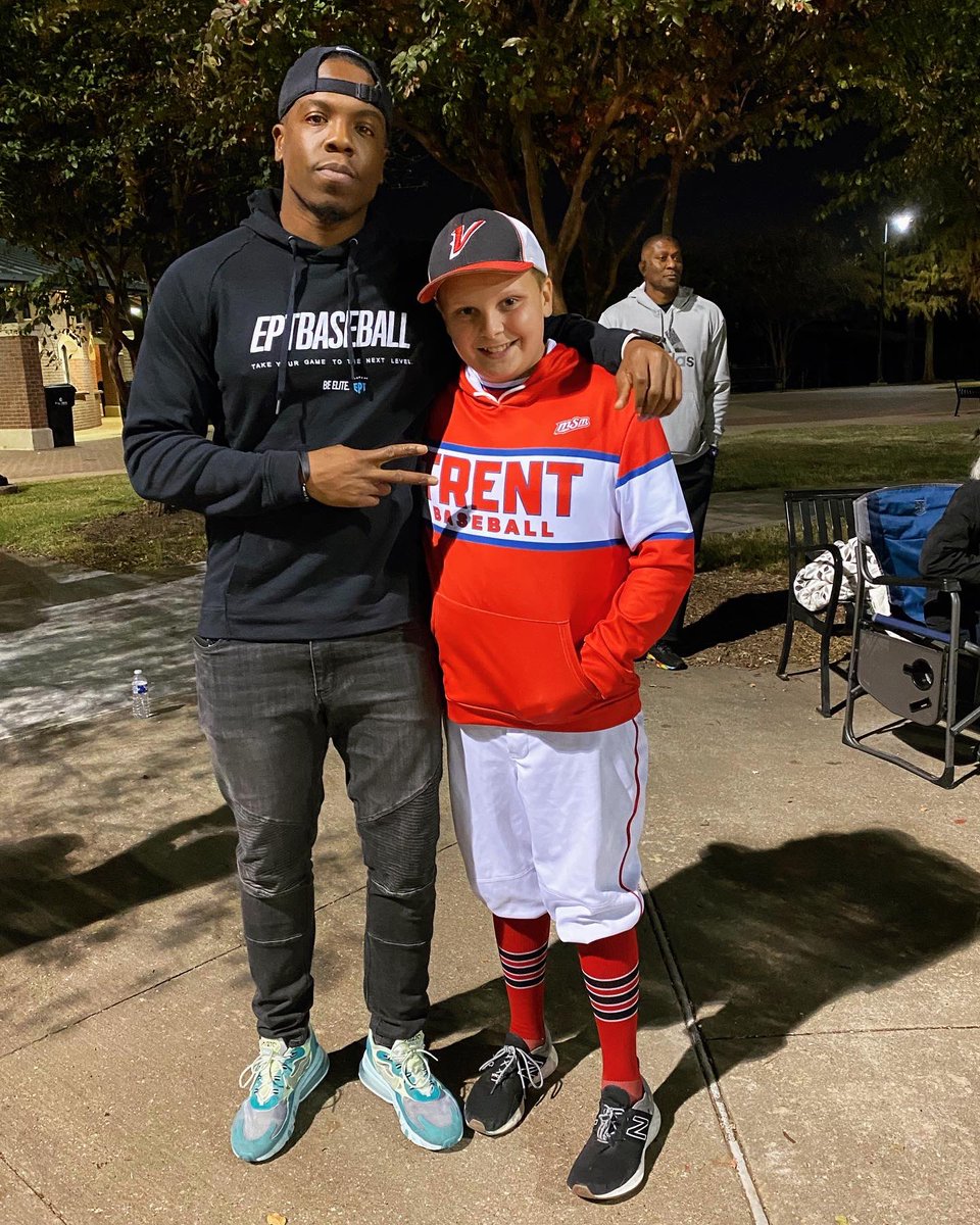 EPTblueprint's tweet photo. Last night, @MSMTournament vibes. 

😎‼️⚾️⚾️⚾️ #eptbaseball https://t.co/bDPMCr6fcY