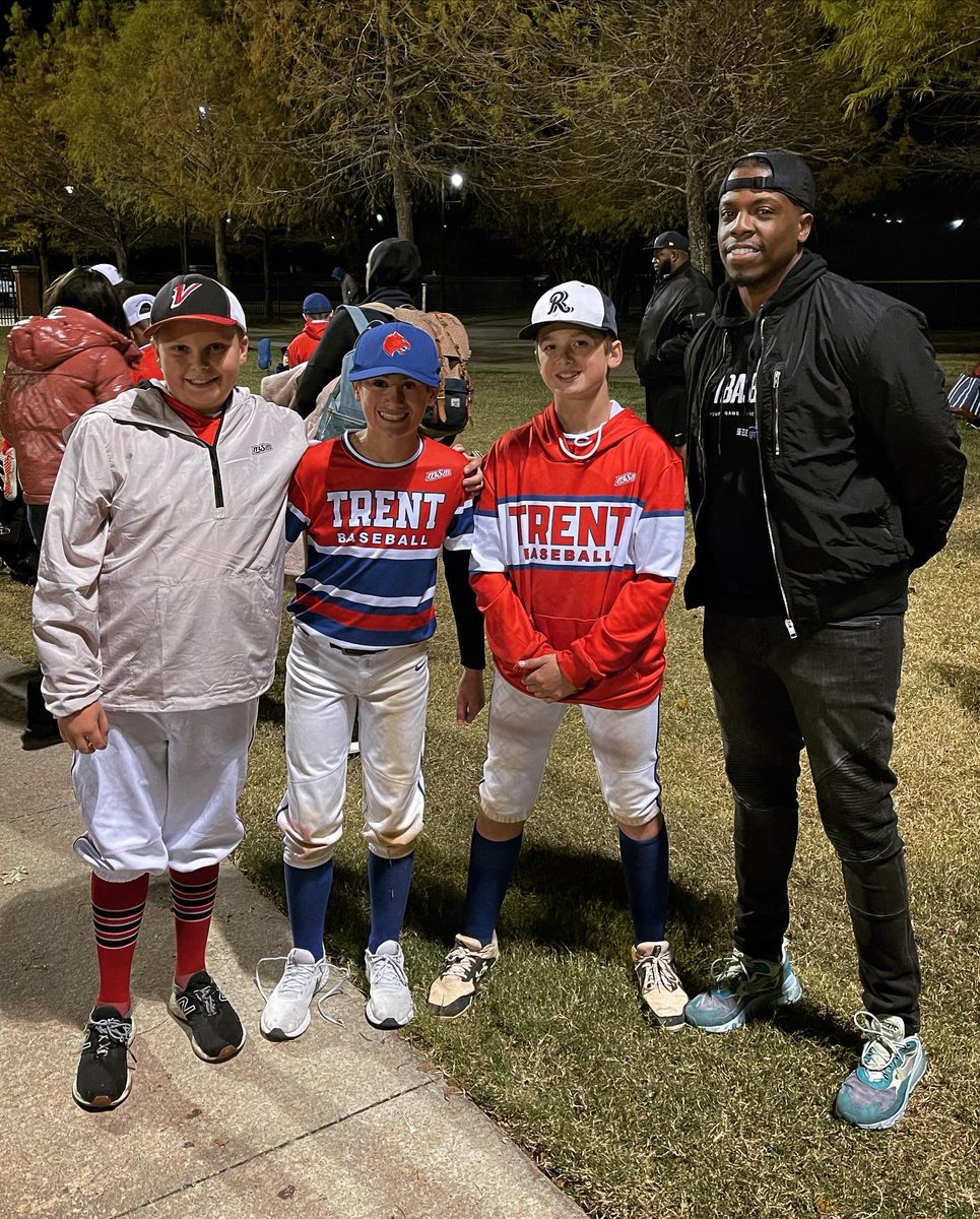 EPTblueprint's tweet photo. Last night, @MSMTournament vibes. 

😎‼️⚾️⚾️⚾️ #eptbaseball https://t.co/bDPMCr6fcY