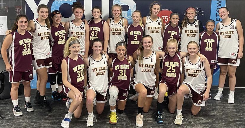 CoachJeffPowers's tweet photo. Tonight @MTEliteDucks Quartz finished up their season. Although we didn’t win, I am extremely proud of this group &amp; thankful for the opportunity to coach them. Sadly, we were missing quite a few of our players this weekend but we battled and competed all weekend! https://t.co/YhozkqnQv5
