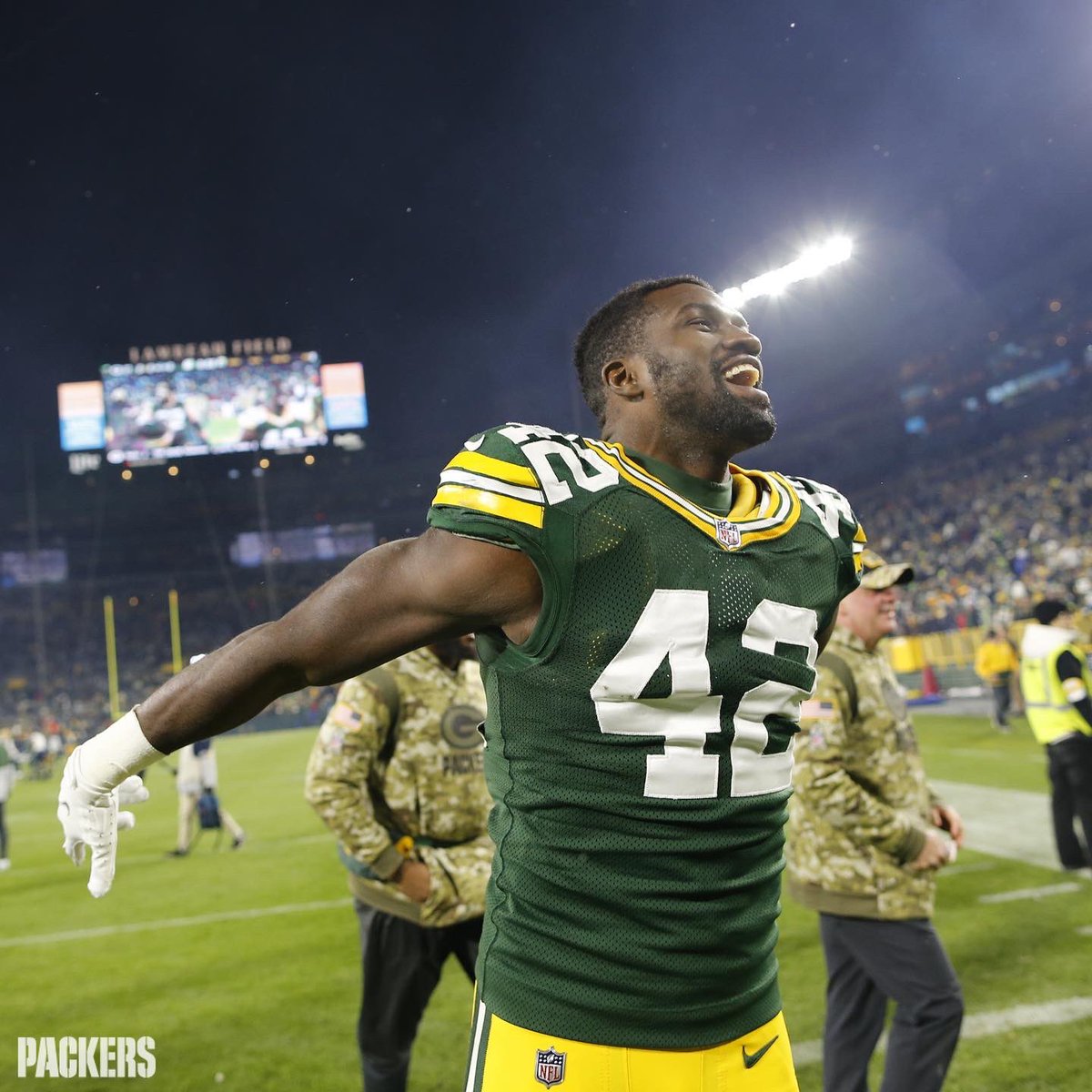 packers's tweet photo. 8-2! 

#GoPackGo https://t.co/Sm9h7Qcw6Y