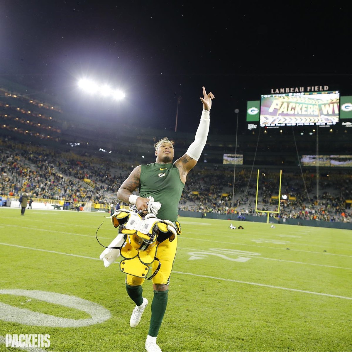 packers's tweet photo. 8-2! 

#GoPackGo https://t.co/Sm9h7Qcw6Y