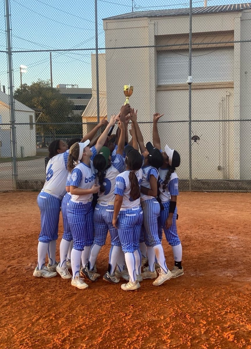 18UNTXBombers's tweet photo. Texas Gold Cup🏆
UNDEFEATED CHAMPIONS
#AllGasNoBrakes
@RobinsonrrRone https://t.co/DAPCF0hytq