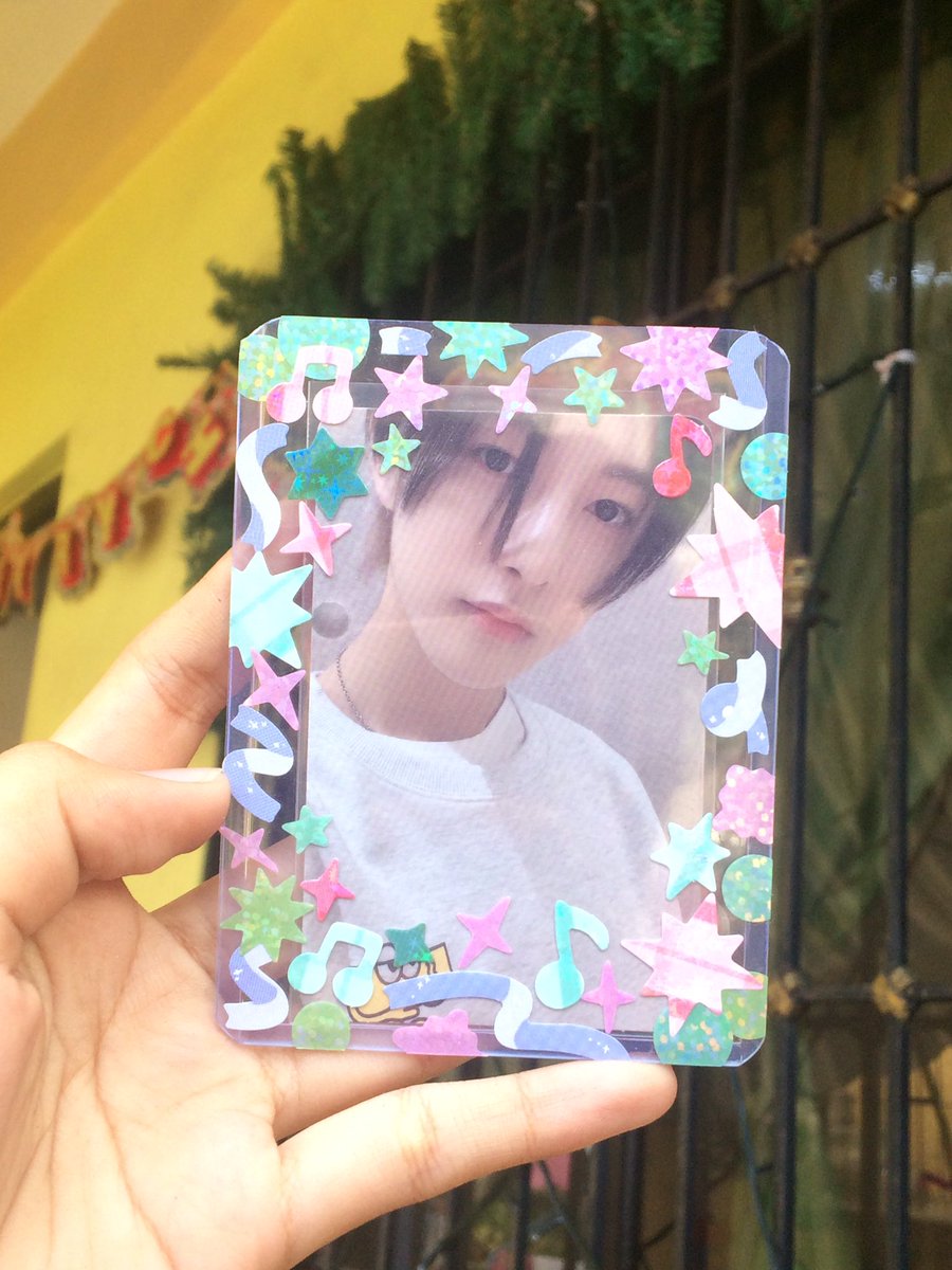 harumails's tweet photo. [ 📂: #azimails ] 

my first renato pc aaaa😭😭 forgot to post a feedback yesterday but yeahhh!! thank you foe @yjhjscart!! Renjun arrived safely, and the posters you gave to me! Even the freebies is soafer nakakakilig tlg huhu love you foe mwa >< (di q napic poster ang laki😭😭) https://t.co/JWXnV1dFWe