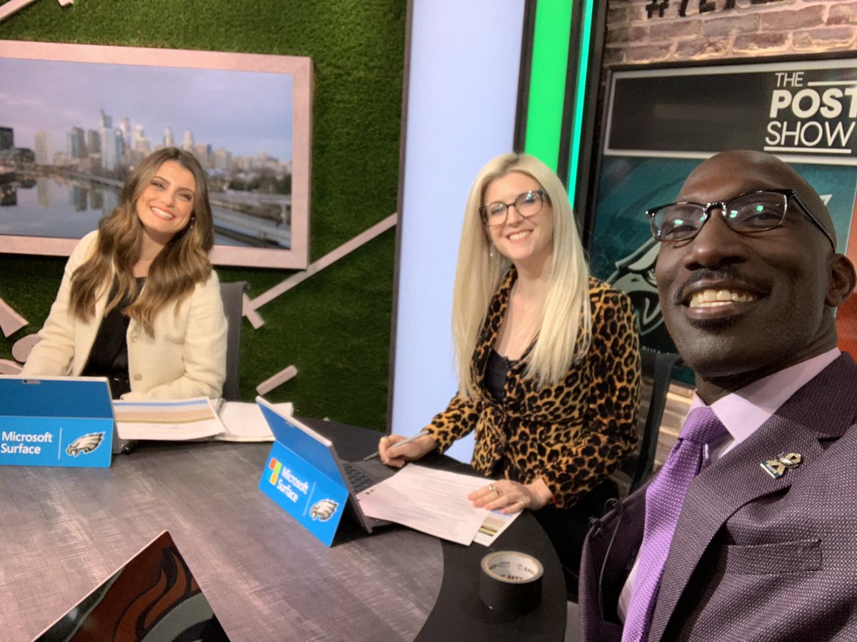 Ike58Reese's tweet photo. 🗣 VICTORY!! @Eagles @elladidge @MsAmyCampbell #EaglesPostGameShow 💚 https://t.co/tai048mucG