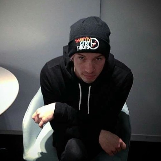 clikkoven's tweet photo. beanie <333 https://t.co/0KVlyNaT68