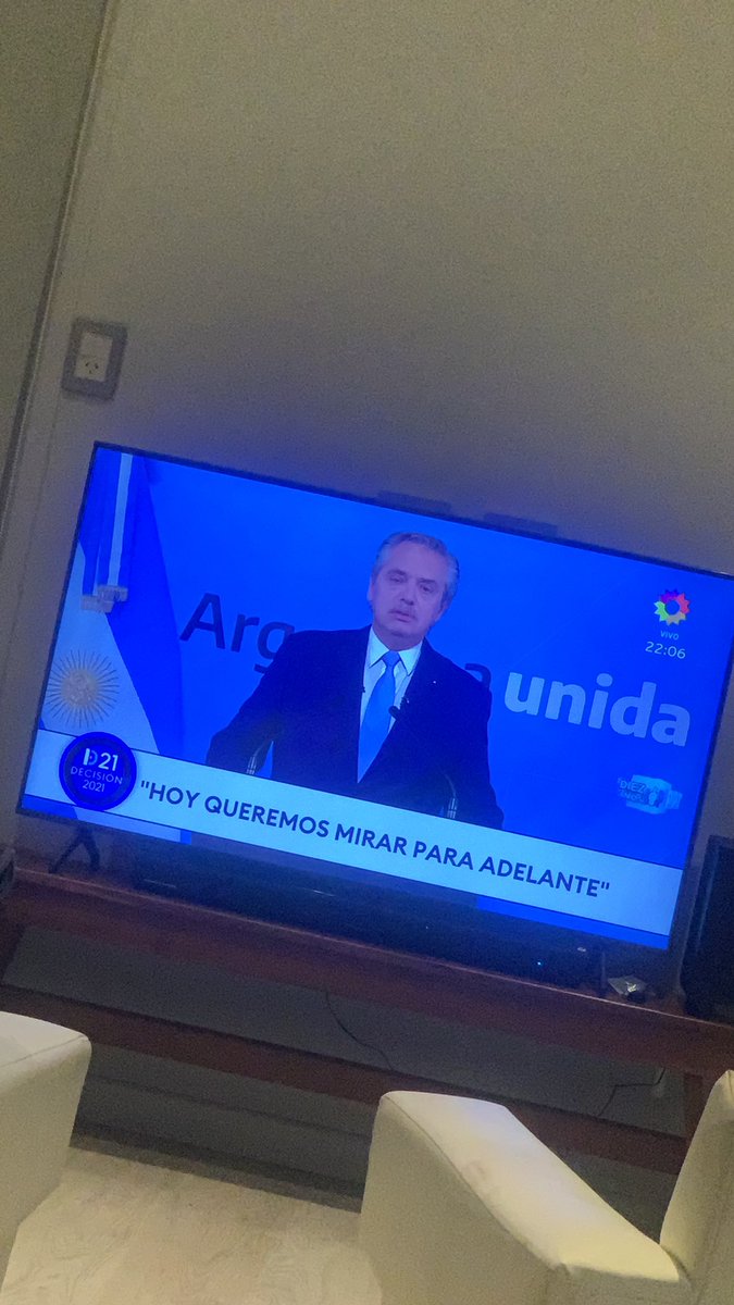 lautigoya's tweet photo. #Paliza este tipo vive en una caja de zapatos. https://t.co/etpT0NTBAt