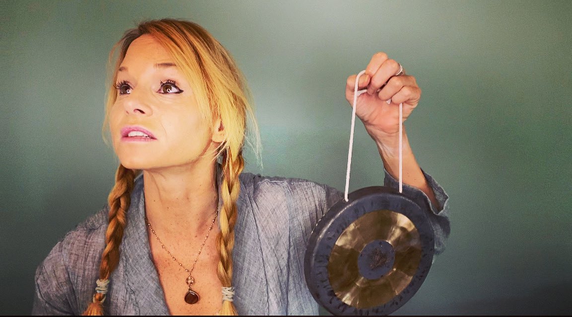 Any day that I get to do a ridiculous self tape that involves banging a  gong it’s a great day! I love getting to create characters and play -  the perfect Sunday! #grateful #actorslife #selftape #happyactor #comedian #funnyfemales