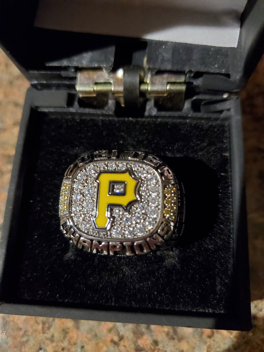 AlBezaireLC's tweet photo. Nice little piece of bling at our banquet tonight for our 15U OBA Provincial Champs highlighting the 7-6 walkoff to win the  🏆 https://t.co/59Wgq1uusY