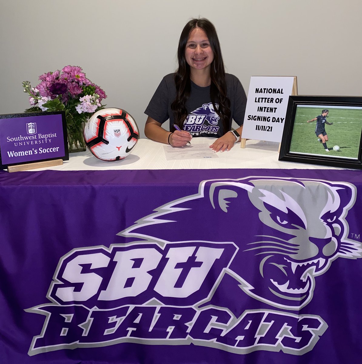 HermannMaleah's tweet photo. So blessed to announce my commitment to continue my academic and athletic career at Southwest Baptist University!! Thank you to my family, friends, and coaches who have pushed and supported me for all of these years. #COMMITTED #SBU https://t.co/snY5m1xYYw