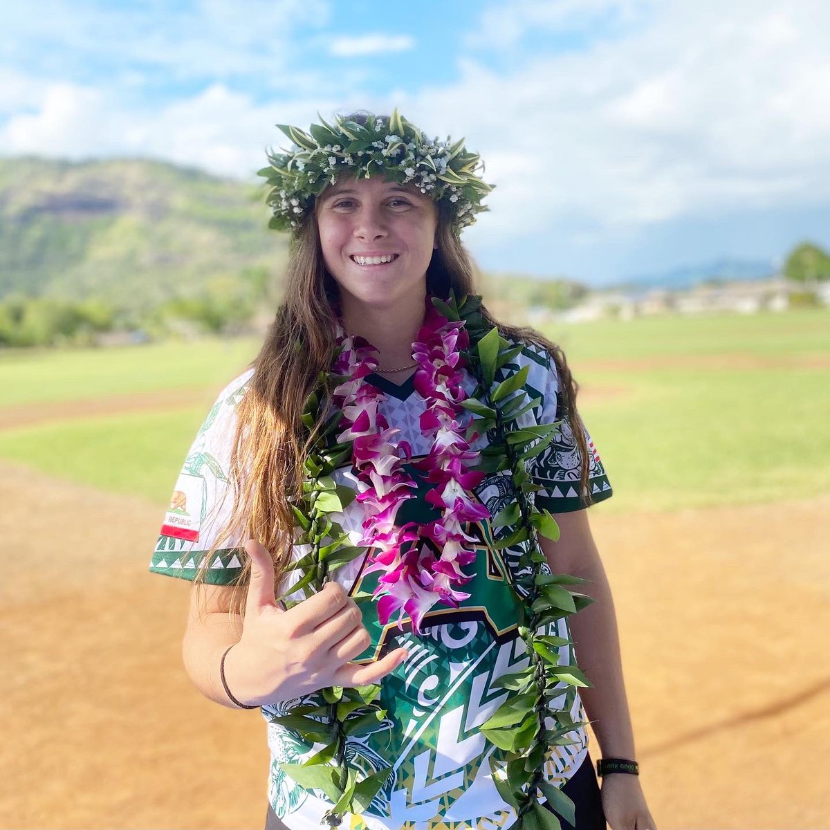 EastonWahine's tweet photo. #YeahDumpy Another One!!! @savannah15ks @gcusb from #Kauai to #NewJersey 🥎🥎🥎🤙🏽🤙🏽🤙🏽 #2022 #Catcher #PlayerOfTheYear #SavannahSimons #AthleticsNielsen #Part2of3 #ThePineappleConnection @recruit_tc @TCSFastpitch @CoachMo_Gainz14 https://t.co/jZryRNXQH7