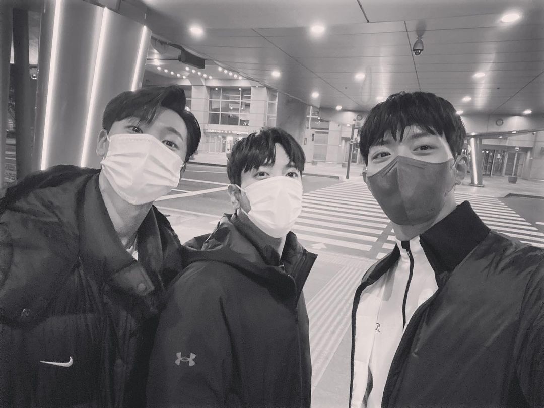 CNBLUECL's tweet photo. 211114 Lee Jungshin Instagram Update
[Eng Trans] @MentalShin After a long time, Incheon Airport
https://t.co/NxncaQN9qX

#이정신 #LeeJungshin #CNBLUE #씨엔블루 #JUNGYONGHWA #정용화 #KangMinhyuk #강민혁 https://t.co/SshEek4CXK