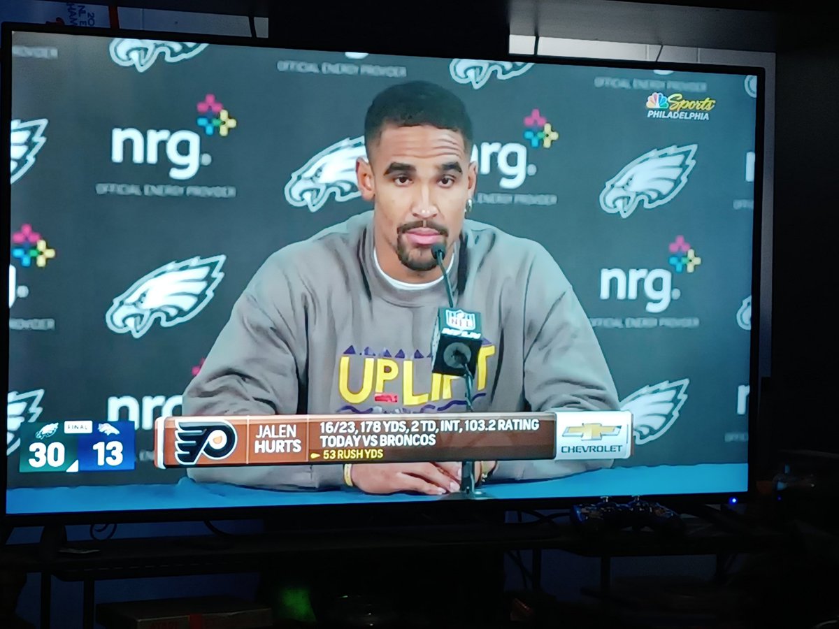 BlueMeanieBWO's tweet photo. BREAKING NEWS!! Jalen Hurts now plays for the @NHLFlyers!!
CC:@Eagles https://t.co/EDgFyLOXj5
