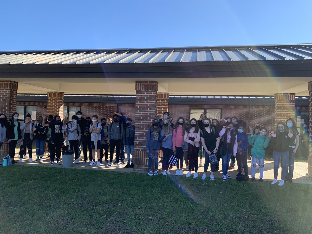 BunnPtsa's tweet photo. Honor Roll recipients received an ice cream treat last week. Here are some of the 6th and 7th graders. We are so proud of you all! @BulldogsBMS https://t.co/sTqFw0hncS