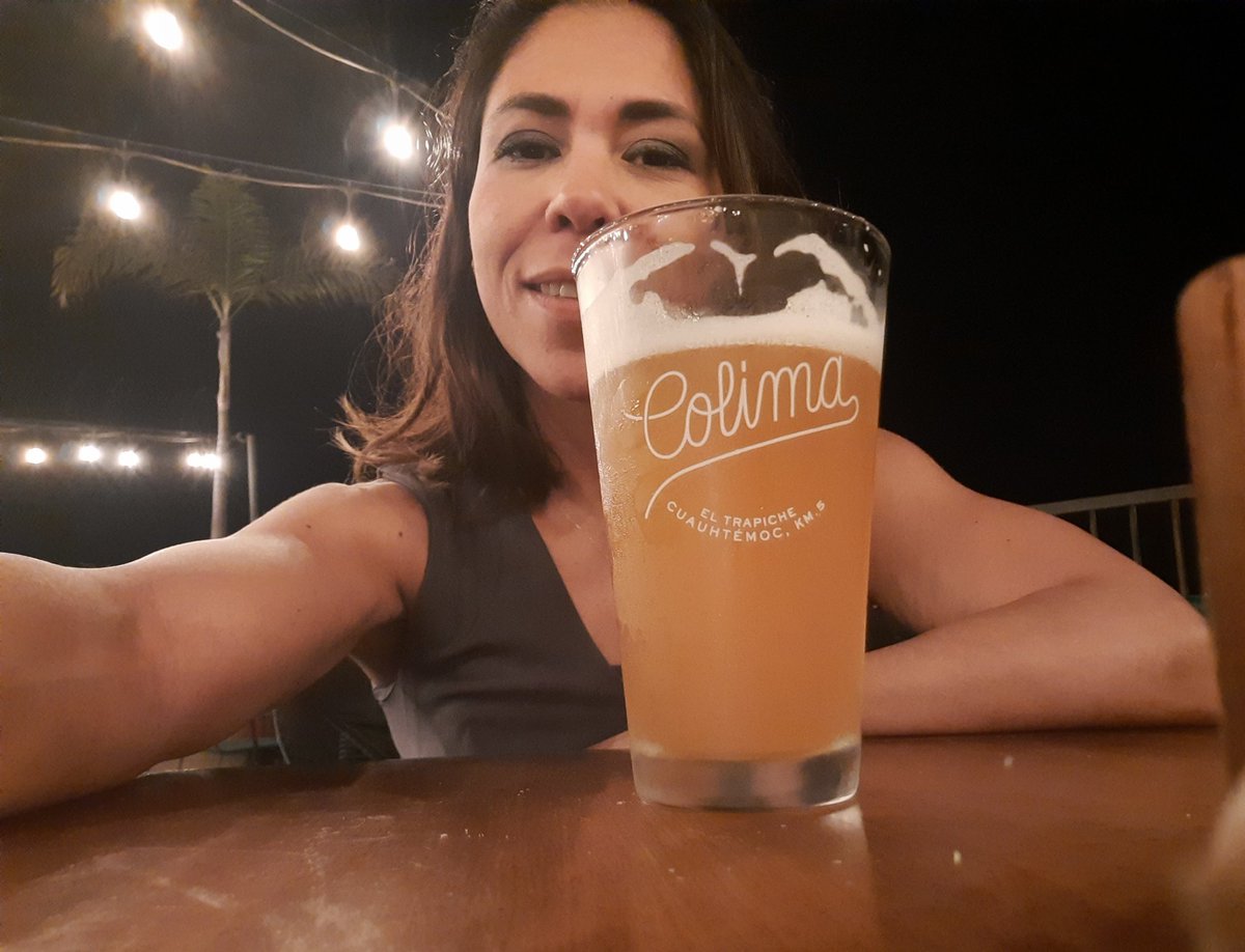 Mrs_Sin_Miedo's tweet photo. Probando la Ciclón del 59, Doble IPA de Cervecería de Colima. Terraza Trapiche #Colimote https://t.co/YlDtKqip5R