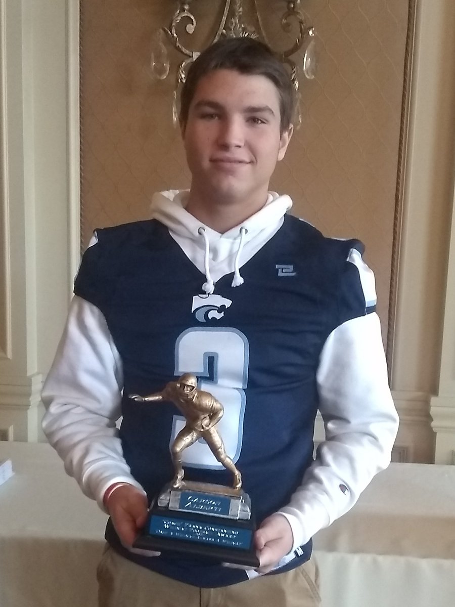 DepewFootball's tweet photo. The Constantino Award is the highest honor for a Depew Football player. It goes to the player who encompasses all the things Coach stood for....Dedication, Class, Sportsmanship and TOUGHNESS!
Carson Alberti is all that and more!
@WNYAthletics @wny_football @bufnewspreptalk https://t.co/L0n4TvjYK4