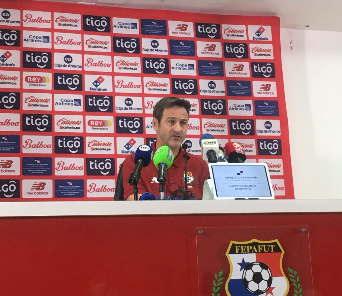 "Llamar a todos los panameños que se sumen al equipo, al momento. Que llenen el Rommel Fernández hasta arriba, nos apoyen que les necesitamos. 

"Necesitamos que se comporten, no necesitamos ese tipo de ayuda, porque no es una ayuda y nos perjudica". - Thomas Christiansen