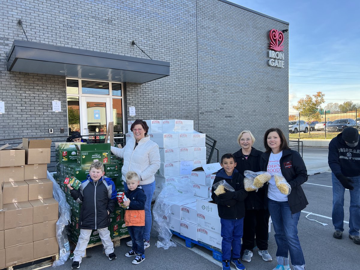 Thanks to our Tulsa volunteers who assembled 1000 bags of 22 grocery items, fresh potatoes, and a turkey.  We couldn't do this without our platinum sponsors including <a href="/GorospeLaw/">Anthony Gorospe</a> <a href="/GravesMclain/">GravesMclain</a> &amp; @SMRLawFirm