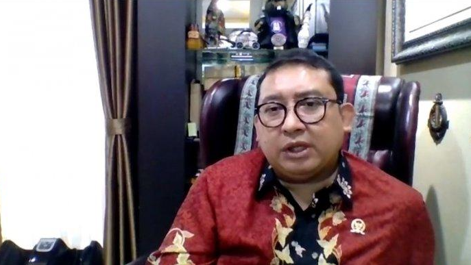 aguspurwanto's tweet photo. Sindiran Fadli Zon Ke Jokowi Bikin Prabowo Turun Tangan https://t.co/iee2IMa5AK https://t.co/PQZE2T0qpj