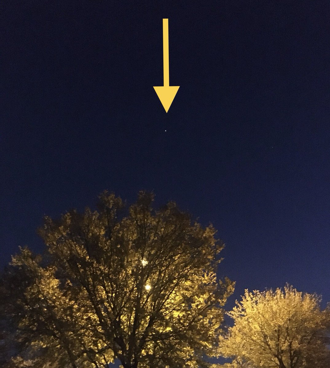 radiohicksie's tweet photo. “Keep your eye on Jupiter, such beauty in the sky.” #AllnAll @EarthWindFire https://t.co/6x24YSeccj