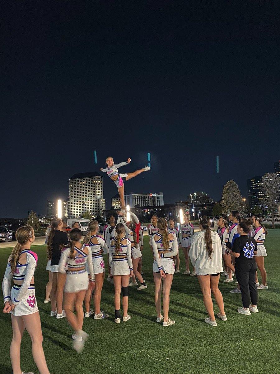 CA_Ladycats's tweet photo. It’s the reigning champs for me…the L-A, D-I, E-S! https://t.co/LNavSsUfOR