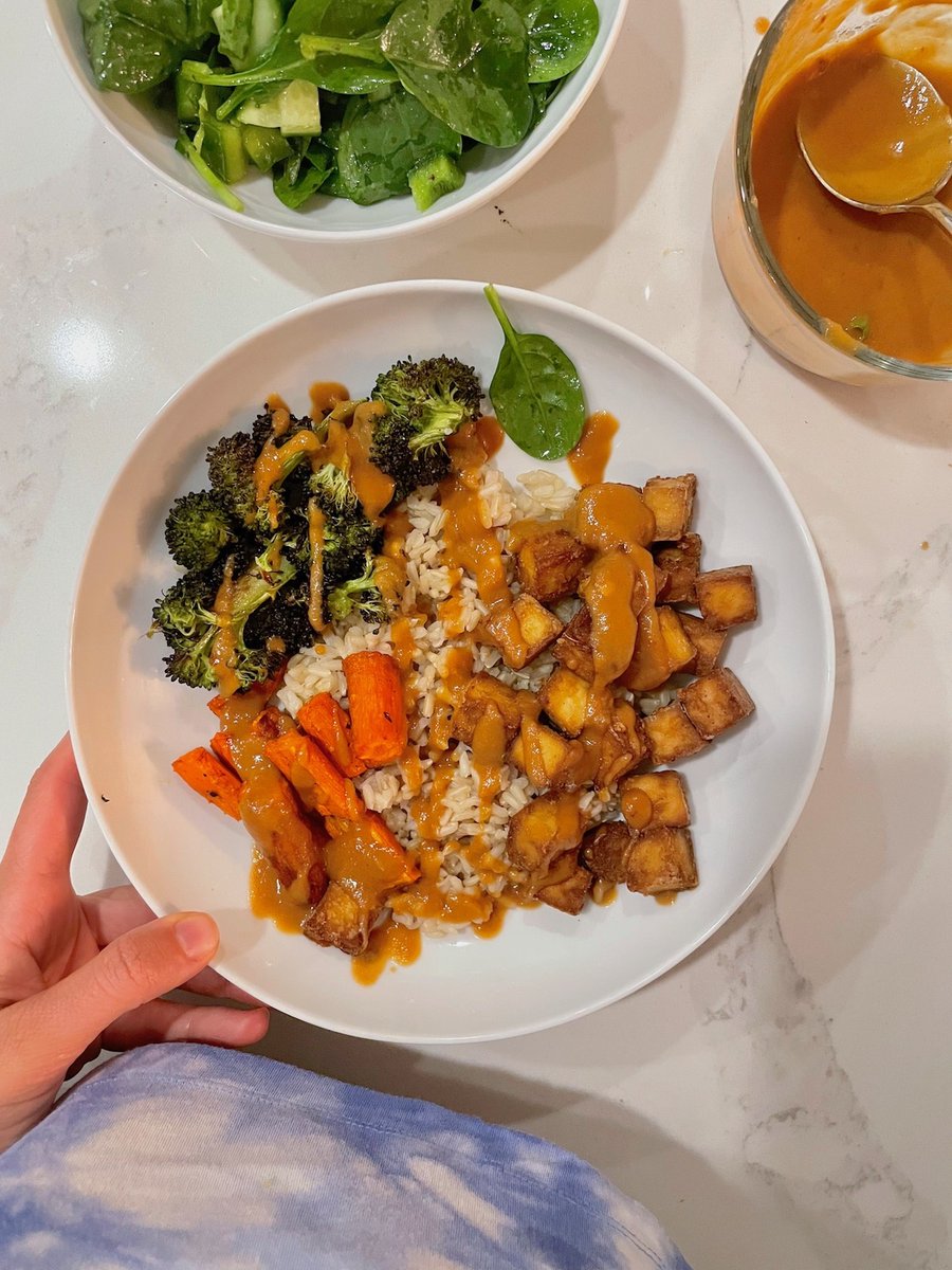 Whipped up my Buddha Bowls with Peanut Sauce for din! Jeff said this was some of my best work.  🤪⁠ hummusapien.com/chickpea-brocc…