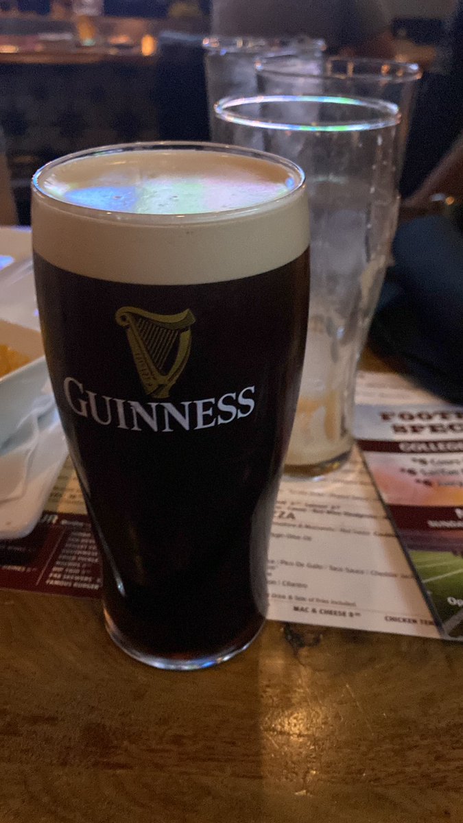 heatdaddy69420's tweet photo. Crushing black beers I’m so fucking bloated in here, just a ton of dudes in here eating queso and boozing. Smells like fucking shit, I’ve heard like 4 different guys fart already. This is awesome https://t.co/3rLNfagnKO