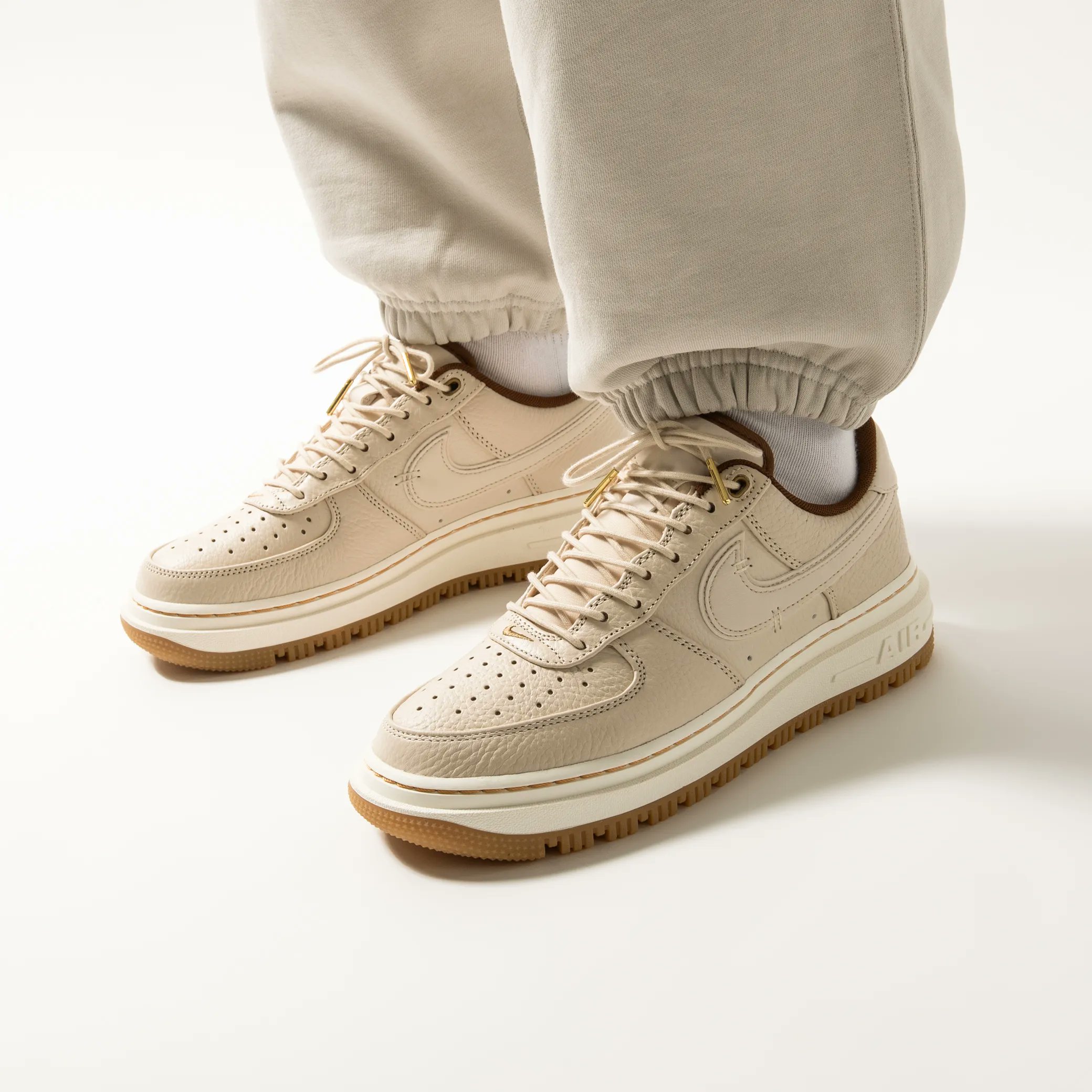 Air force 1 luxe deals