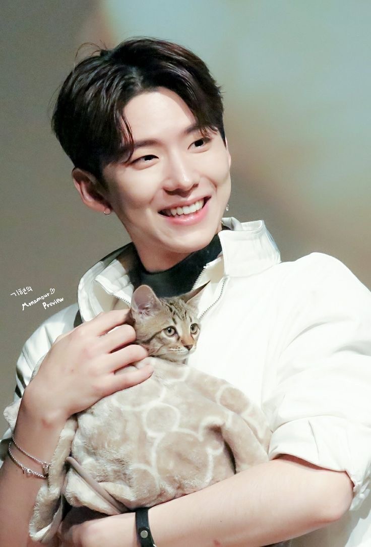 crying 😭

#kihyun #기현 <a href="/OfficialMonstaX/">몬스타엑스_MONSTA X</a> 

~🦈~