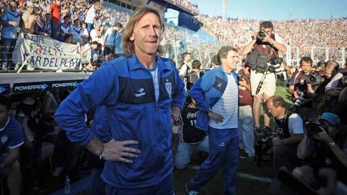 sabadovelezok's tweet photo. ⭐️ Ricardo Gareca fue nominado por la #IFFHS para el Premio al Mejor DT de Selecciones del mundo en 2021.

🏅 Los otros 4 ternados de América junto al ídolo de #Vélez son:

🇦🇷 Lionel Scaloni (Argentina)
🇦🇷 Gerardo Martino (México)
🇧🇷 Tité (Brasil)
🇨🇴 Reinaldo Rueda (Colombia) https://t.co/MnagKDJZKj