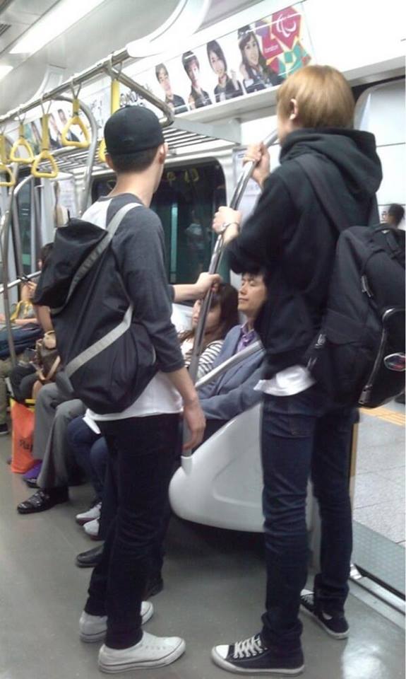 mostly_chansoo's tweet photo. Chanyeol remembering all too well every single detail of how he and Kyungsoo met is one of the main reasons why I support this friendship https://t.co/3SigVAwy2M