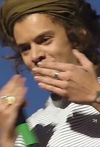louslilshit's tweet photo. i’ll never be able to say it enough but i’m so proud of harry and how far he’s come, this man now has his own nail polish line and that means so much to me https://t.co/IQOqGNxohp