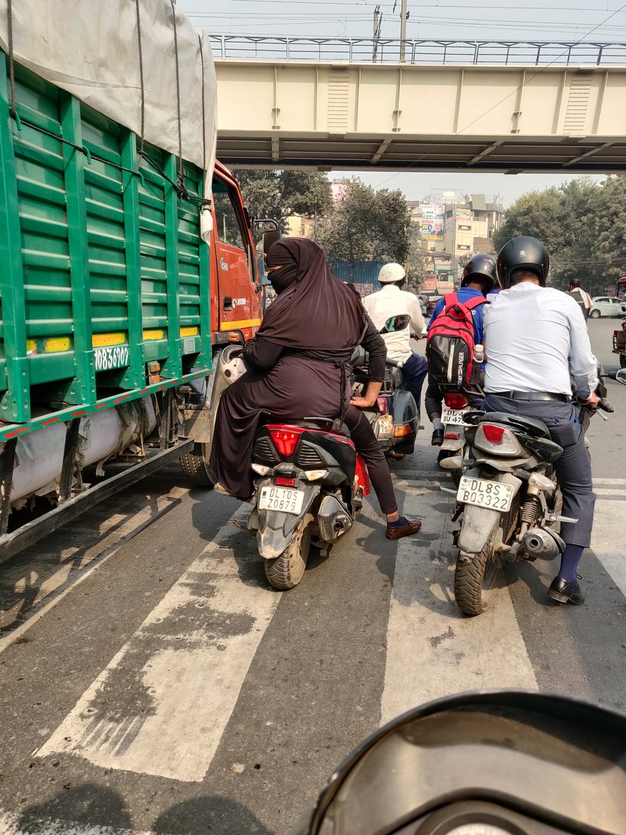 Today, Shadi Pur Depot
01:03pm no helmet <a href="/dtptraffic/">Delhi Traffic Police</a> <a href="/CPDelhi/">CP Delhi #DilKiPolice</a>