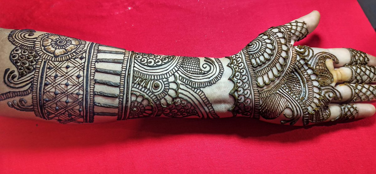 MehendiMuskan's tweet image. Watch the Beautiful Stylish Full Hand Arabic Mehndi Design 2021|Beautiful Front Hand Arabic Henna Design| via @YouTube 
Video Link 👇
youtu.be/DiZdJYwcs8o

@kanitthasCrafts @KendraHenna @A_R_TforPEACE 

#mehndi #dulhanmehndi #bridalmehndi #mehndidesign #beautiful #design #art