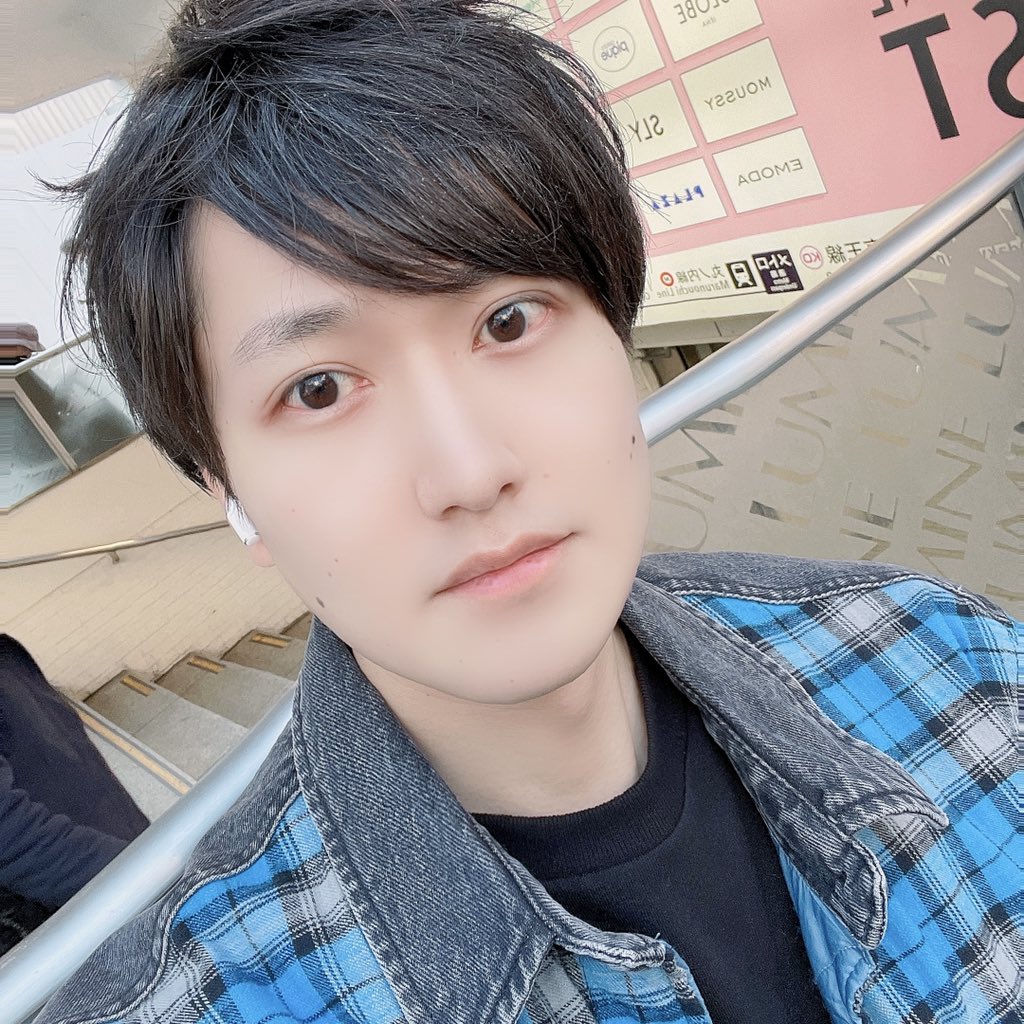 S9Tpc64yjcyBiAN's tweet photo. 髪がのびたので切りに行きます😉
#thecihc #ローランド #ホストクラブ #じゃむおじさん https://t.co/dqfROgPdwp