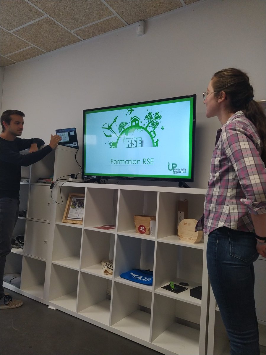 UP_Rouen's tweet photo. Samedi dernier, l’équipe UP s’est réunie pour un team building. Au programme, initiation à la RSE, brainstorming et pour finir en beauté, nous sommes descendus dans Rouen pour faire un laser game ! 
Notons que le président avait le plus haut score pendant les deux parties. 😆 https://t.co/UPrv1CGk88