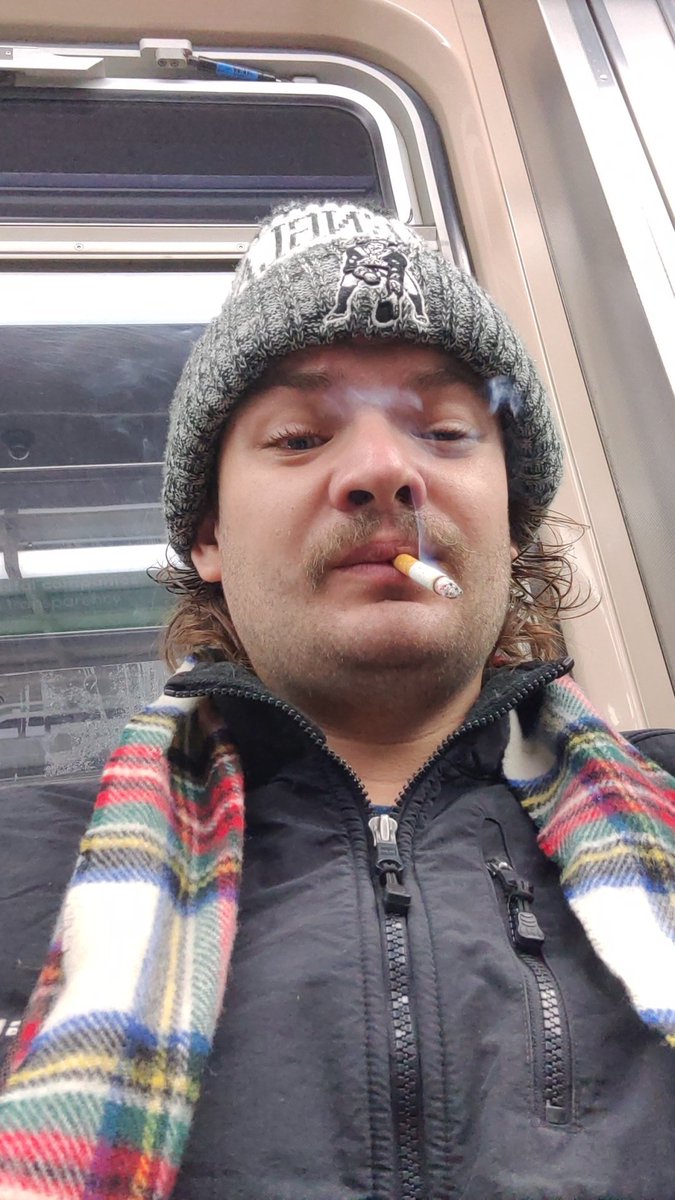 60Chees3's tweet photo. Just bought weed inside the subway Chicago is dope https://t.co/6b27QxyiTF