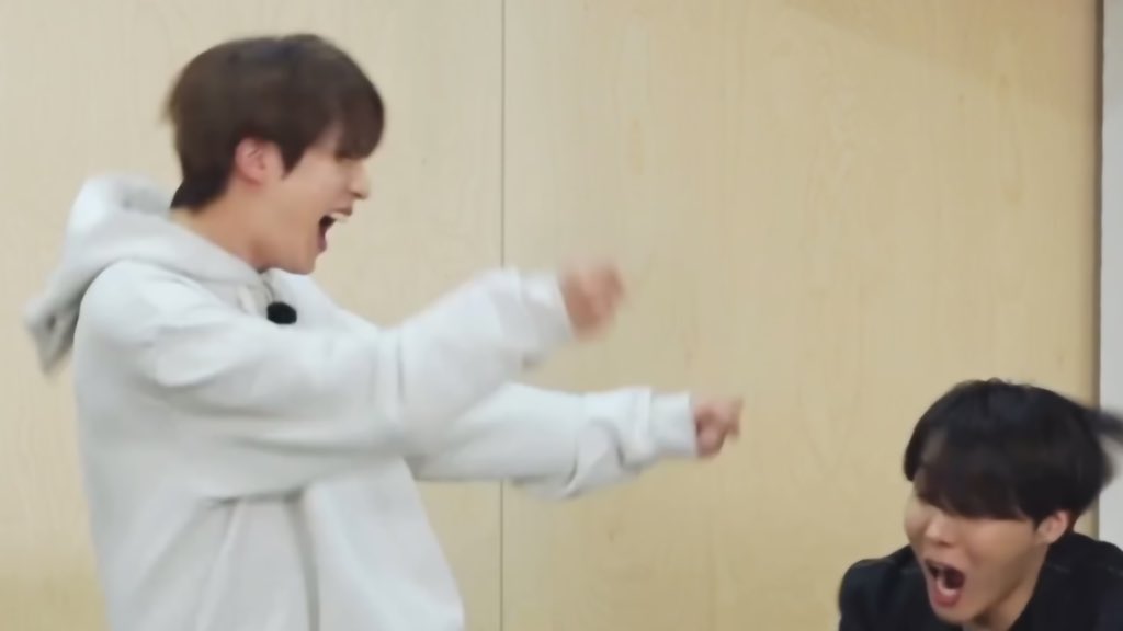 seokjinmylabsss's tweet photo. seokjin won in whosfan birthday poll and hoseok won best dancer male king of dance at global nubia awards 2021 

congratulations jin 🎉
congratulations j-hope 🎉 https://t.co/DNXbgW6WBI