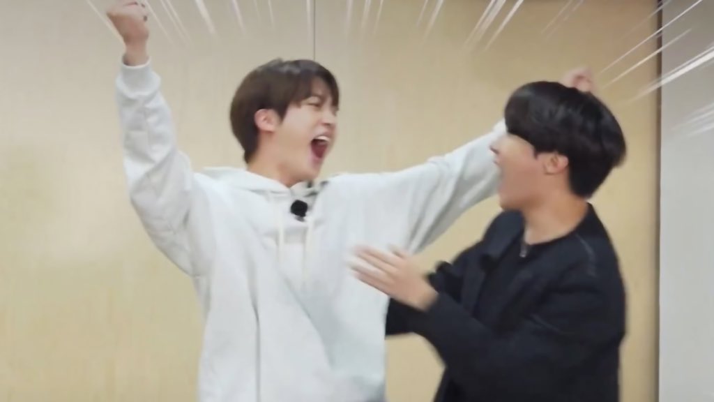 seokjinmylabsss's tweet photo. seokjin won in whosfan birthday poll and hoseok won best dancer male king of dance at global nubia awards 2021 

congratulations jin 🎉
congratulations j-hope 🎉 https://t.co/DNXbgW6WBI