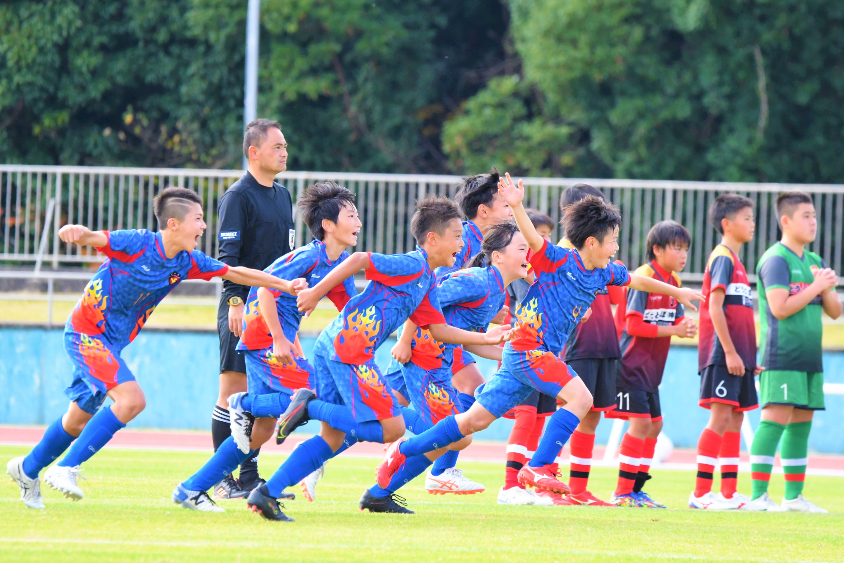サッカーショップ グリーンスポーツ 第45回全日本u 12サッカー選手権 奈良県大会 兼 第51回奈良県ｕ 12サッカー選手権大会 決勝戦 Yf奈良テソロ Vs ディアブロッサ高田 結果は両チーム無得点のまま延長戦でも決着せずpk戦へ Pk戦の結果 テソロが2年
