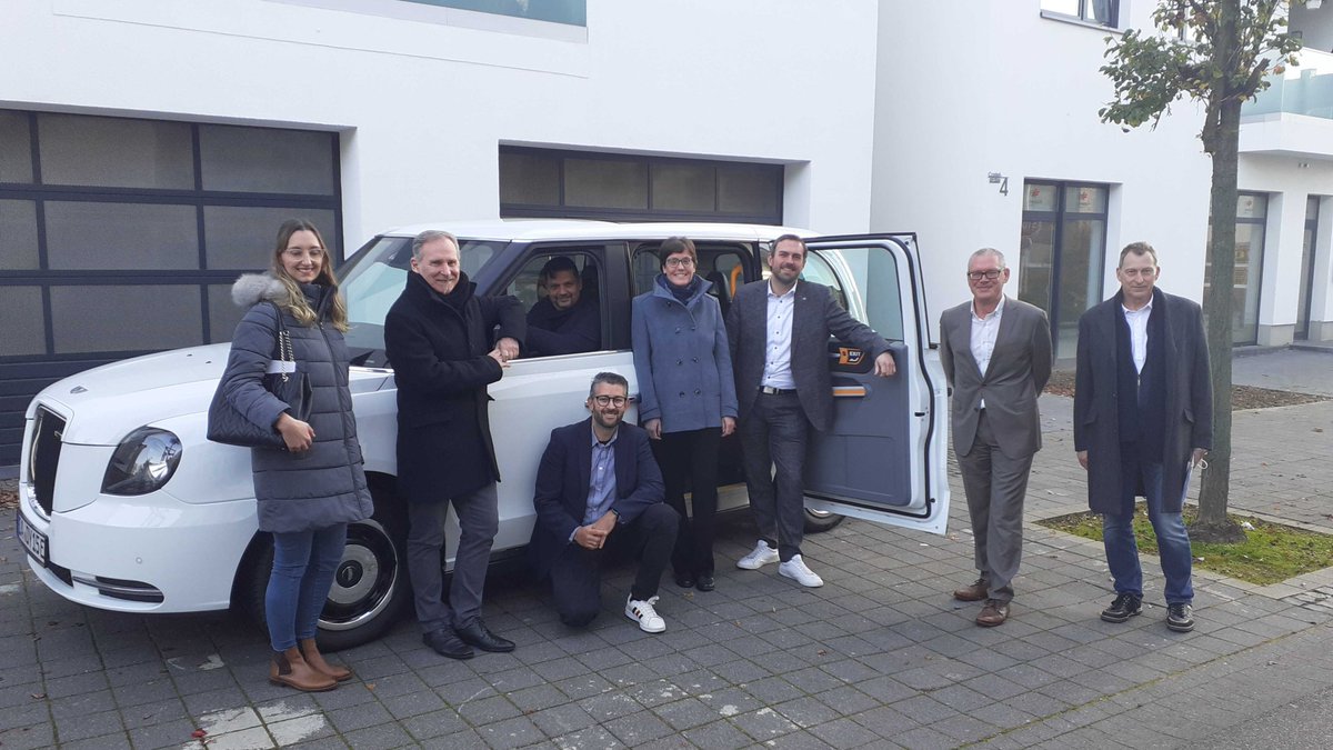 LEVC_Germany's tweet photo. Shuttle News! @CleverShuttle kommt mit dem #OnDemandShuttle #STADTBUSsi nach @stadtdormagen!

#LEVC #ElektroTaxi #Mobilitaetsangebot #CleverShuttle

Mehr Info: https://t.co/03MwANRb0t https://t.co/rQk4AOebkU