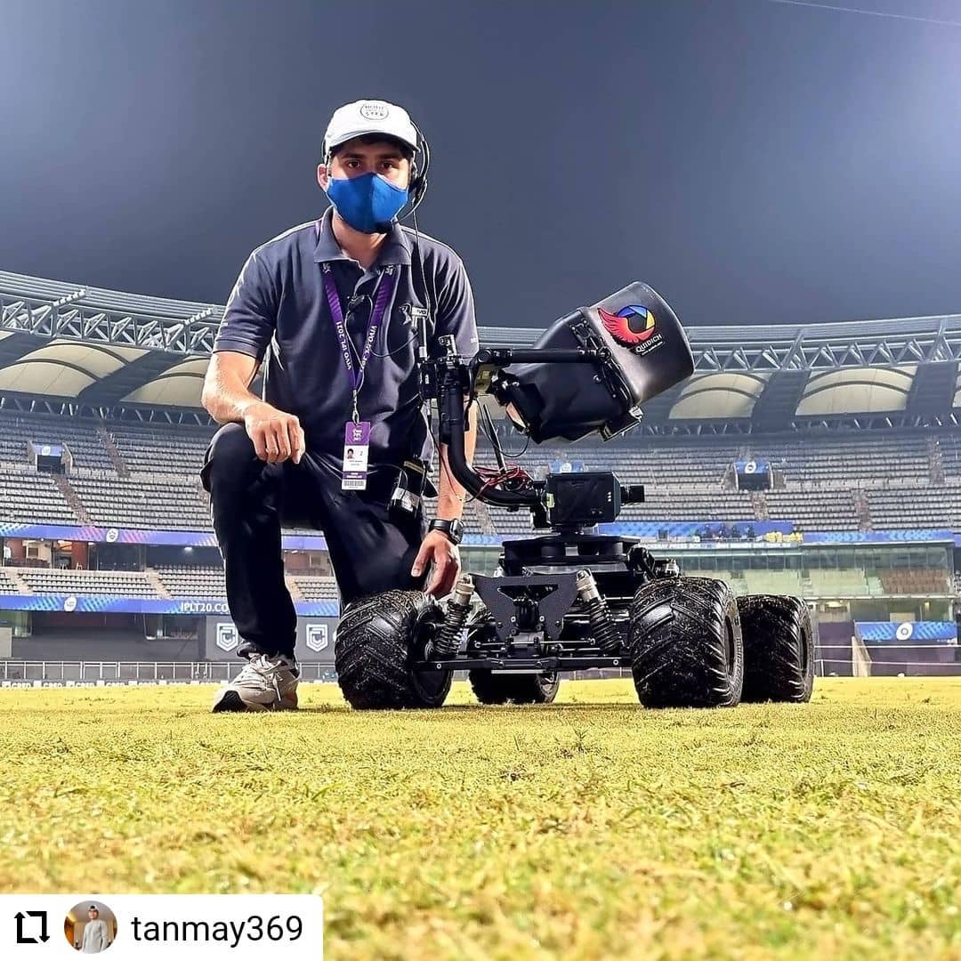 QuidichTech's tweet photo. You just can't get any closer to live sports. Can you?
#LifeAtQuidich
...
#Repost @tanmay369
...
#quidich #quidichindia #buggyqam #spatio #droneAR #drone #quidichtracker #qt #mondaymotivation #monday #worklife #enjoylife #t20 #throwback #cricket🏏 #cricketfans #Cricket https://t.co/YvaX3ESBtb