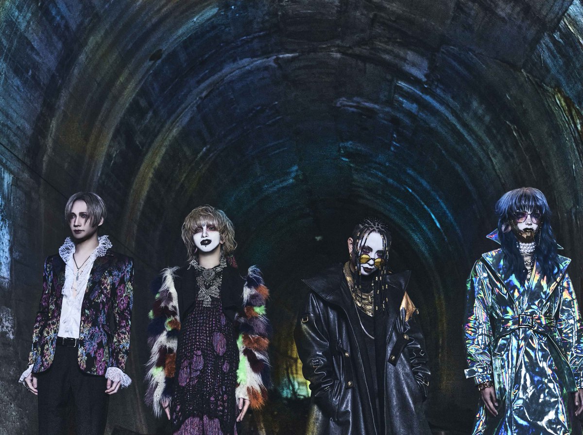v_tanu's tweet photo. キズ、若手V系シーンのトップを走る彼らが2022年1月8日LINE CUBE SHIBUYA（渋谷公会堂）『VISUAL』のチケット先行受付開始！
https://t.co/7Fep5TTTiv https://t.co/leJKVgXltd