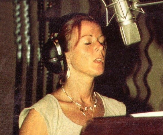 fridnethaswift's tweet photo. happy birthday frida my queen, my spirit animal, the love of my life, my everything, i love her more than words can explain, thanks you for makes me a better person always beautiful, talented and fun 🐝💖 https://t.co/wNHVv7SKry
