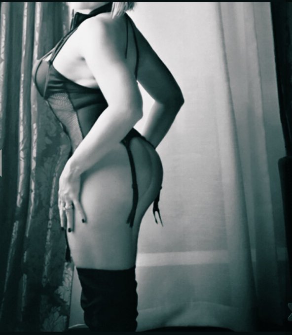 Sensual Sunday Night 😌😘  https://t.co/PZWDqg8VfD https://t.co/svYqcs9OTR<a href="/tag/livelifestrong"class="tags"><span>#livelifestrong</span></a>