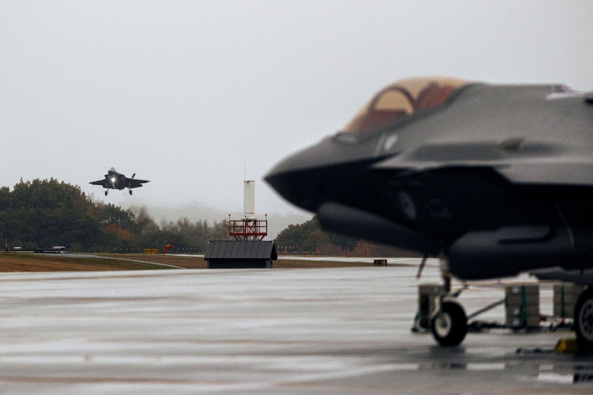 VlbLeeuwarden's tweet photo. Three weeks ago 8 F-35s flew from @VlbLeeuwarden to Burlington (VT) for a brief layover. For the first time, LWD based #F35s landed on US soil. They were on their way to @EdwardsAFB for #FrisianLightningIII, the last exercise in our #R2IOC @Kon_Luchtmacht @thef35 @158FighterWing https://t.co/wxn9iW18ai