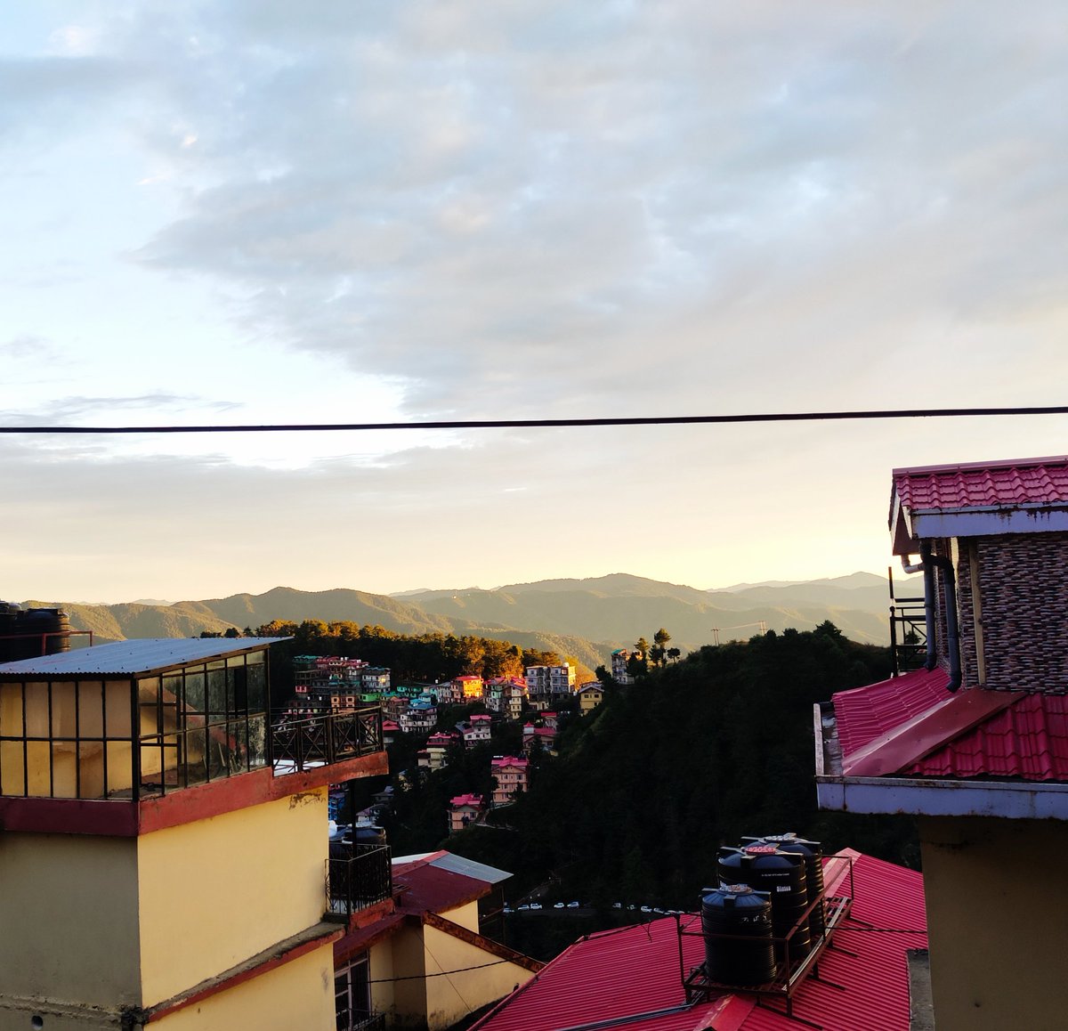 RinkiChauhan09's tweet photo. #anothermorning #anotherhope #anotherdestination #goodmorningfrommoumtains #Shimla❣️ https://t.co/hx4MW6e0wD