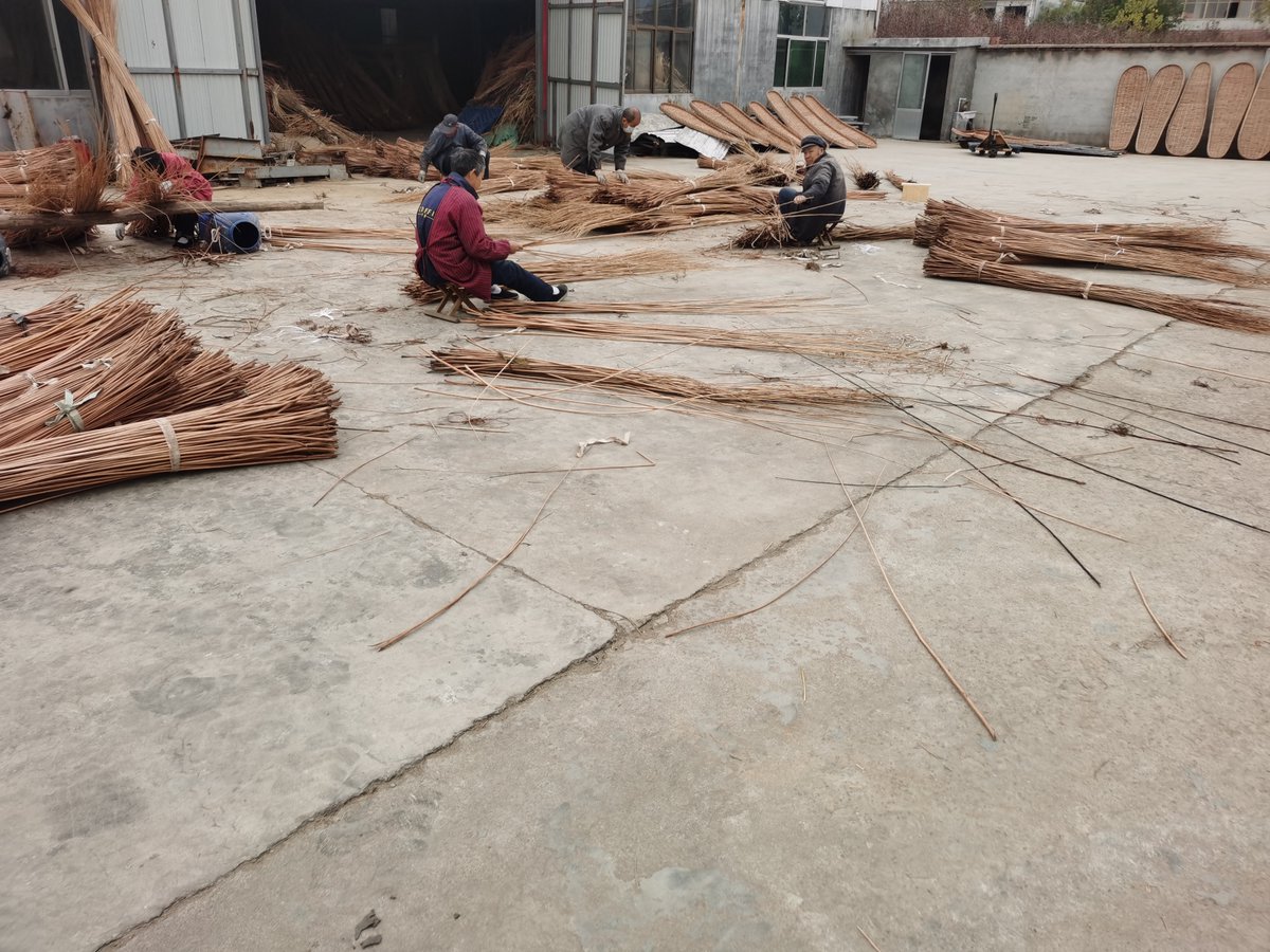 phoenix_coffin's tweet photo. Organize the wicker, weave the willow coffin#casket #coffins #ecocoffin #ecological #ecobusiness #naturalburial #naturalburials #greenburial https://t.co/ZTa9f5d8jj